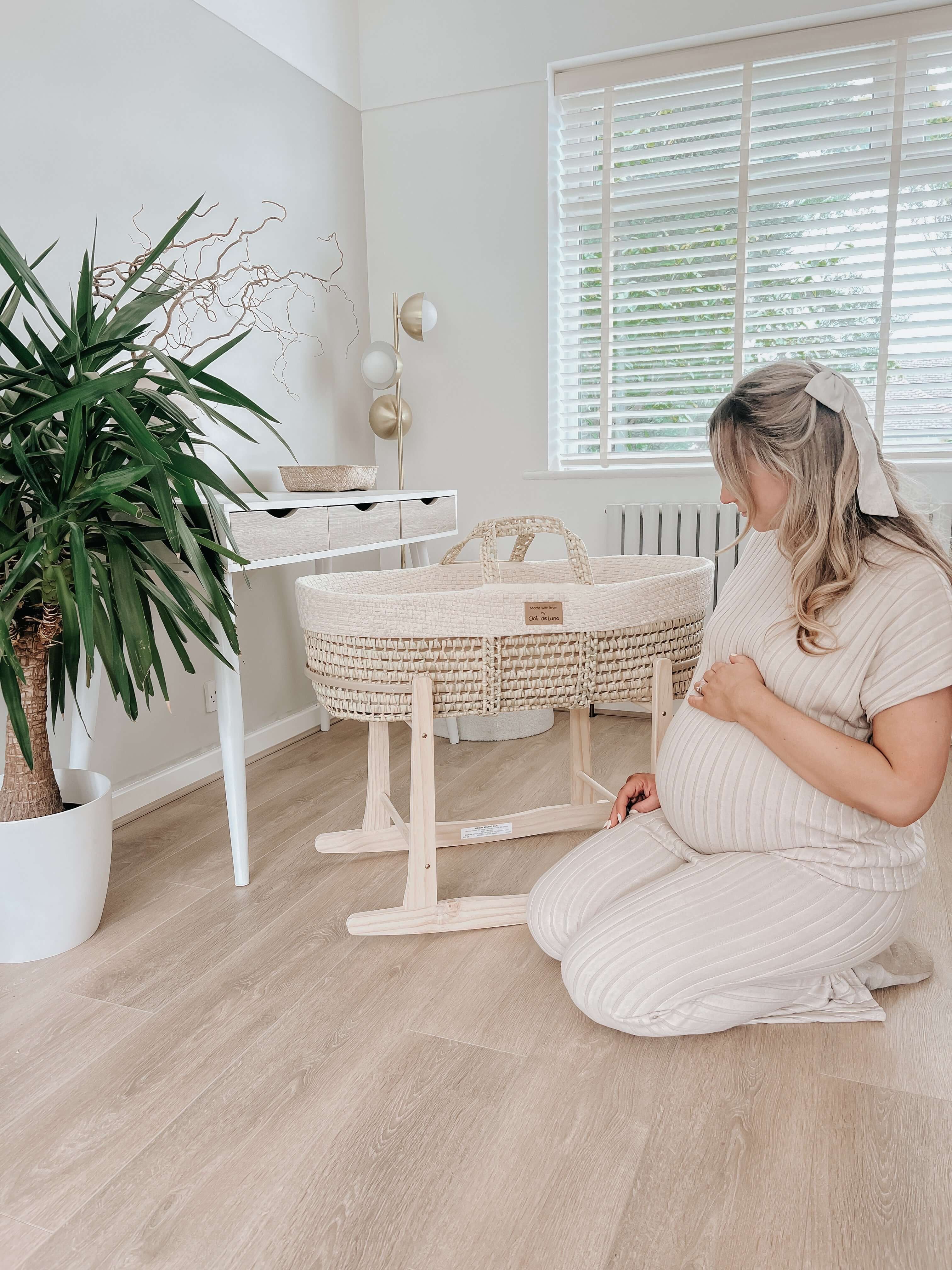 Pregnant mum to be with the Organic Knitted Palm Moses Basket from Clair de Lune