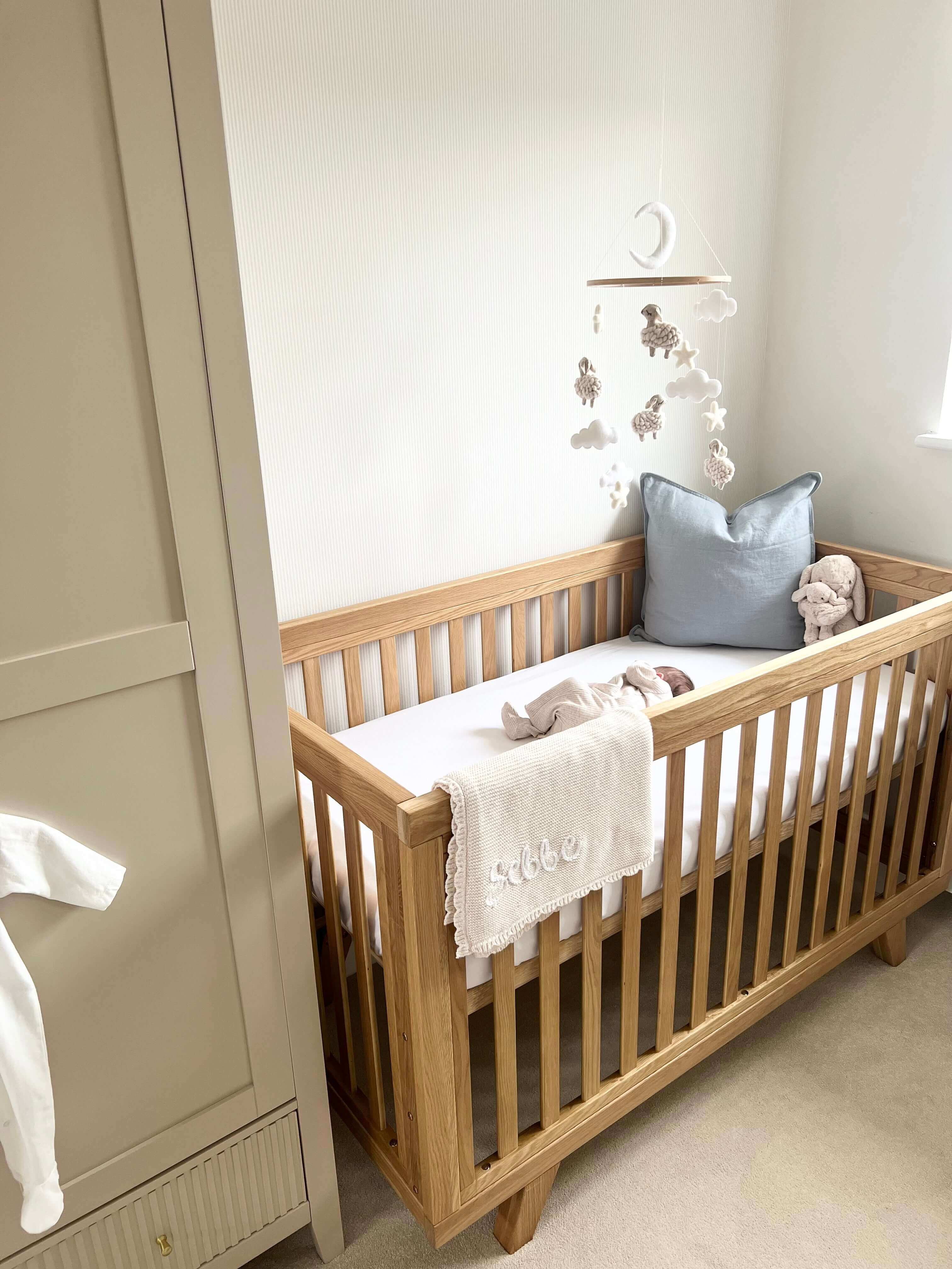 Newborn Sleeping in the Clair de Lune Solid Oak Cot Bed | What’s the Best Cot Bed for My Baby | Parenting & Buying Guides - Clair de Lune UK