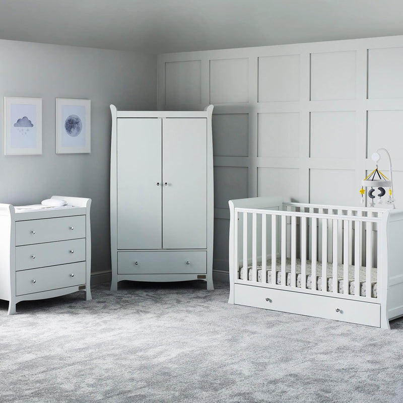 The three piece set including a cot bed, a wardrobe, a cot top changer and a changing unit of the Ickle Bubba Snowdon Classic Nursery Room Sets in a gender-neutral nursery room | Nursery Furniture Sets | Room Sets | Nursery Furniture - Clair de Lune UK