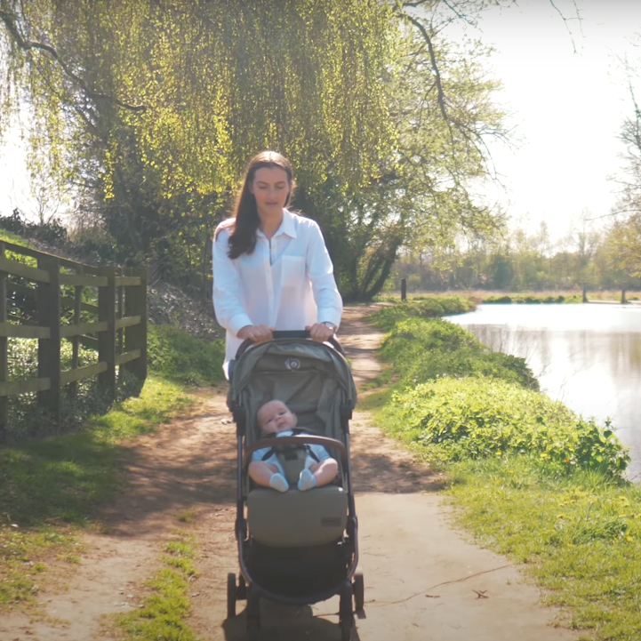 Mum pushing the Didofy Green New Aster 2 Ultra-Compact Pushchair & Travel System where her baby is playing | Didofy | Pushchairs and Travel Systems | Baby & Kid Travel - Clair de Lune UK