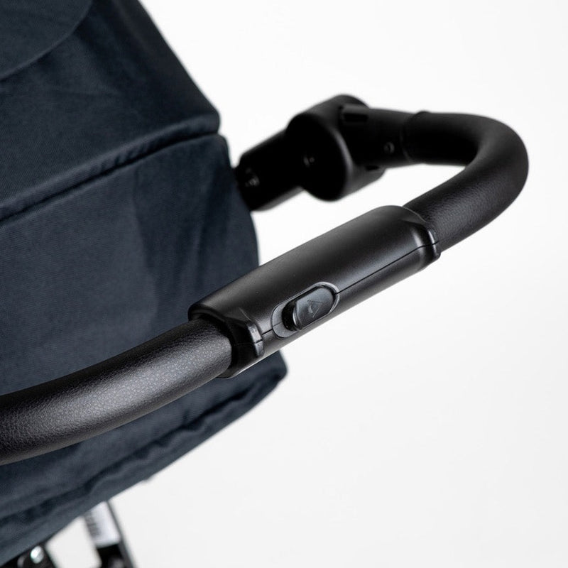 The pushchair handle of the Jet Black Roma Atlas 3 Wheel Pram | Strollers, Pushchairs & Prams | Pushchairs, Carrycots & Car Seats Baby | Travel Essentials - Clair de Lune UK