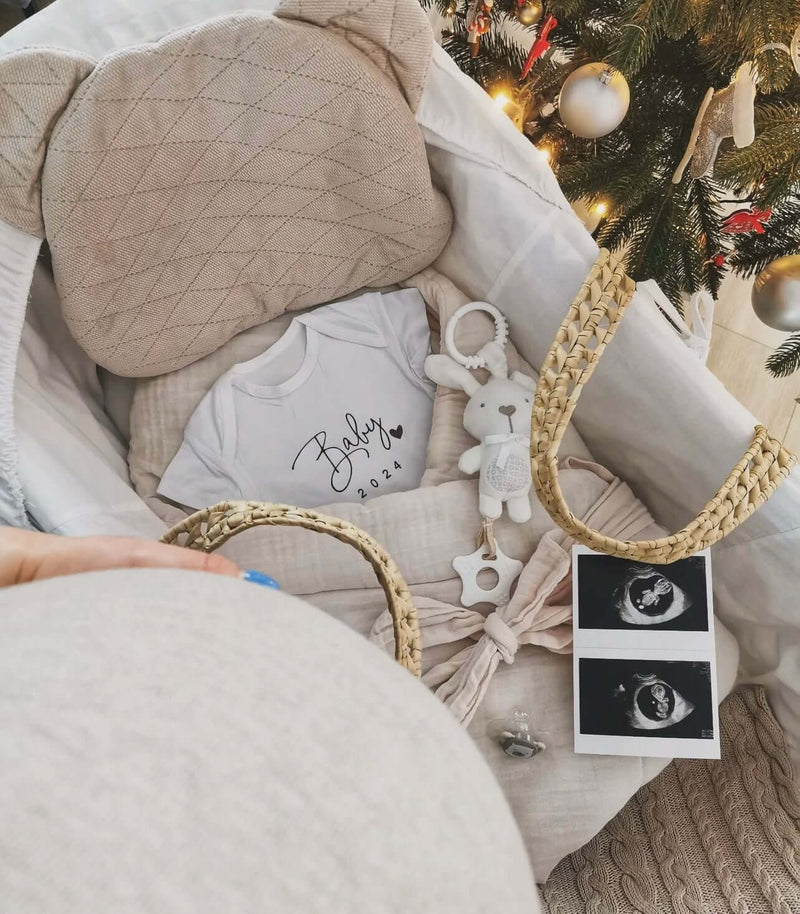 Special Buy - Scandi Palm Moses Basket With Stand Bundle