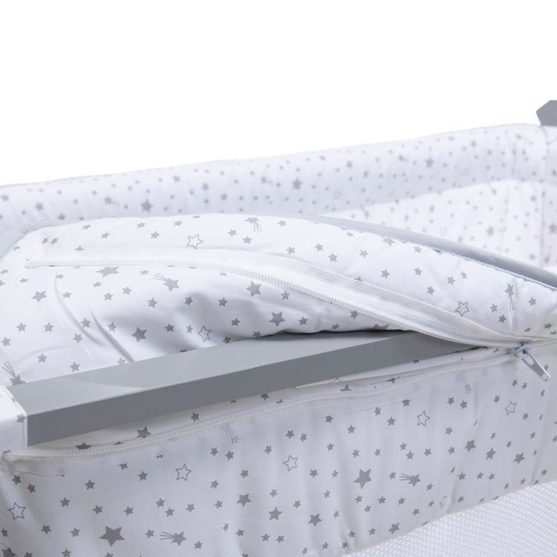 The breathable star-print dressing of the Stars & Stripes Folding Breathable Crib | Bedside Cribs & Folding Cribs | Next To Me Cots & Newborn Baby Beds | Co-sleepers - Clair de Lune UK