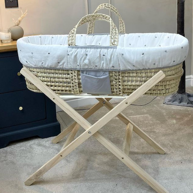 Reversible Lullaby Hearts Palm Moses Basket Bundle in a Christmas-inspired bedroom | Moses Baskets and Stands | Co-sleepers | Nursery Furniture - Clair de Lune UK